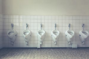 Wkładki do pisuarów – źródło świeżości publicznych toalet